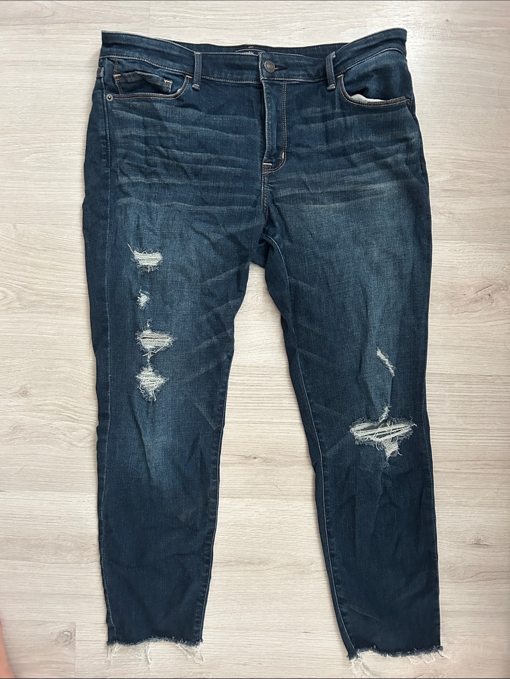 Abercrombie & Fitch Dark  Distressed Harper Ankle Jeans